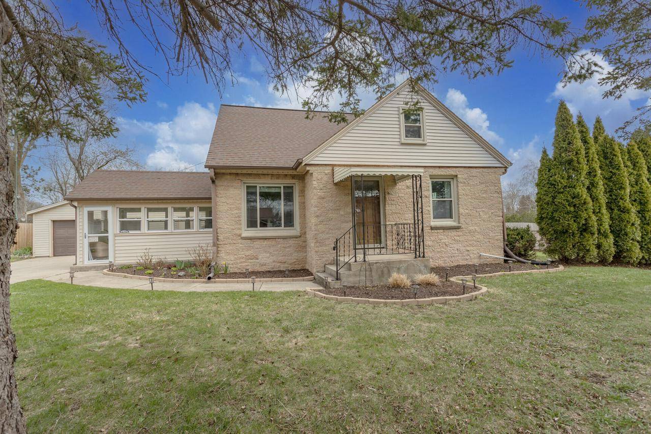 11104 W Kaul AVENUE, Milwaukee, WI 53225