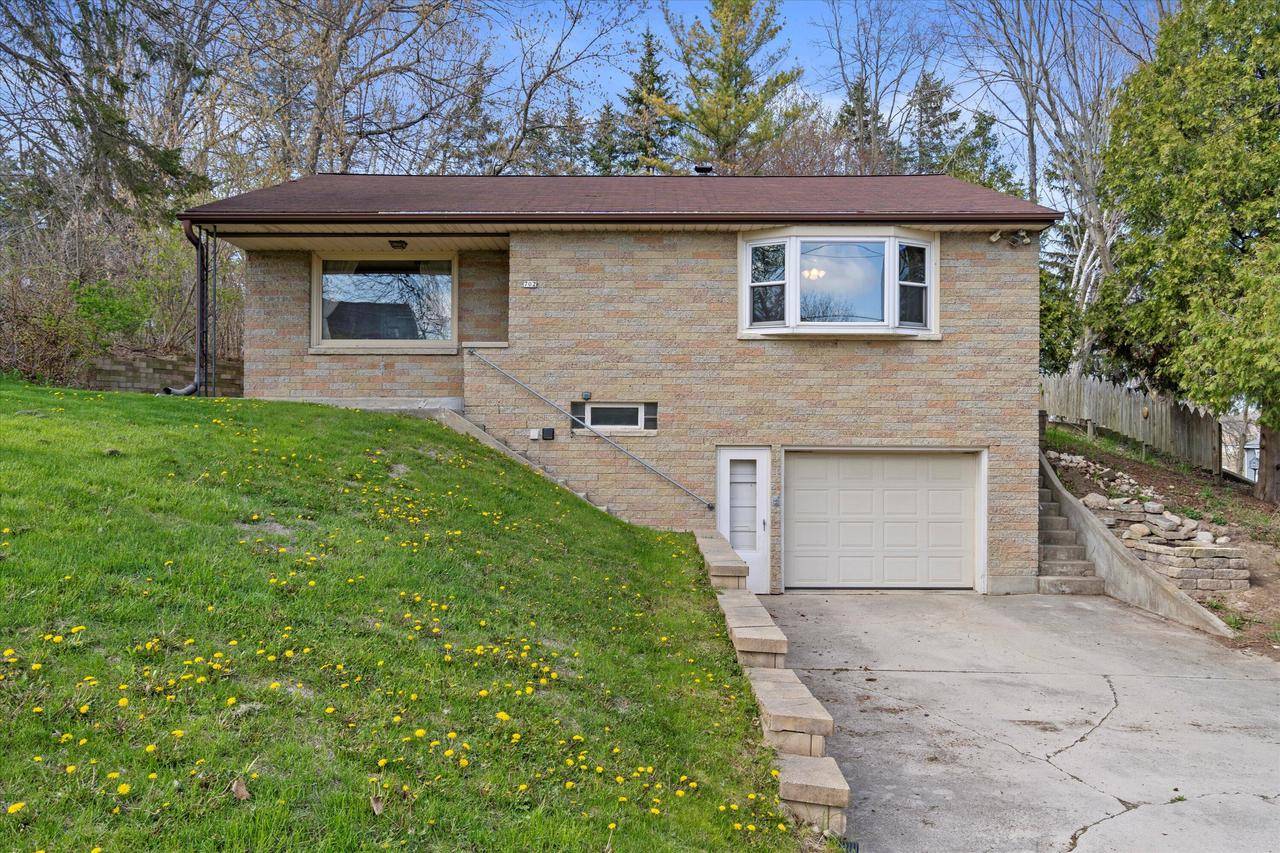 702 Fredonia AVENUE, Fredonia, WI 53021