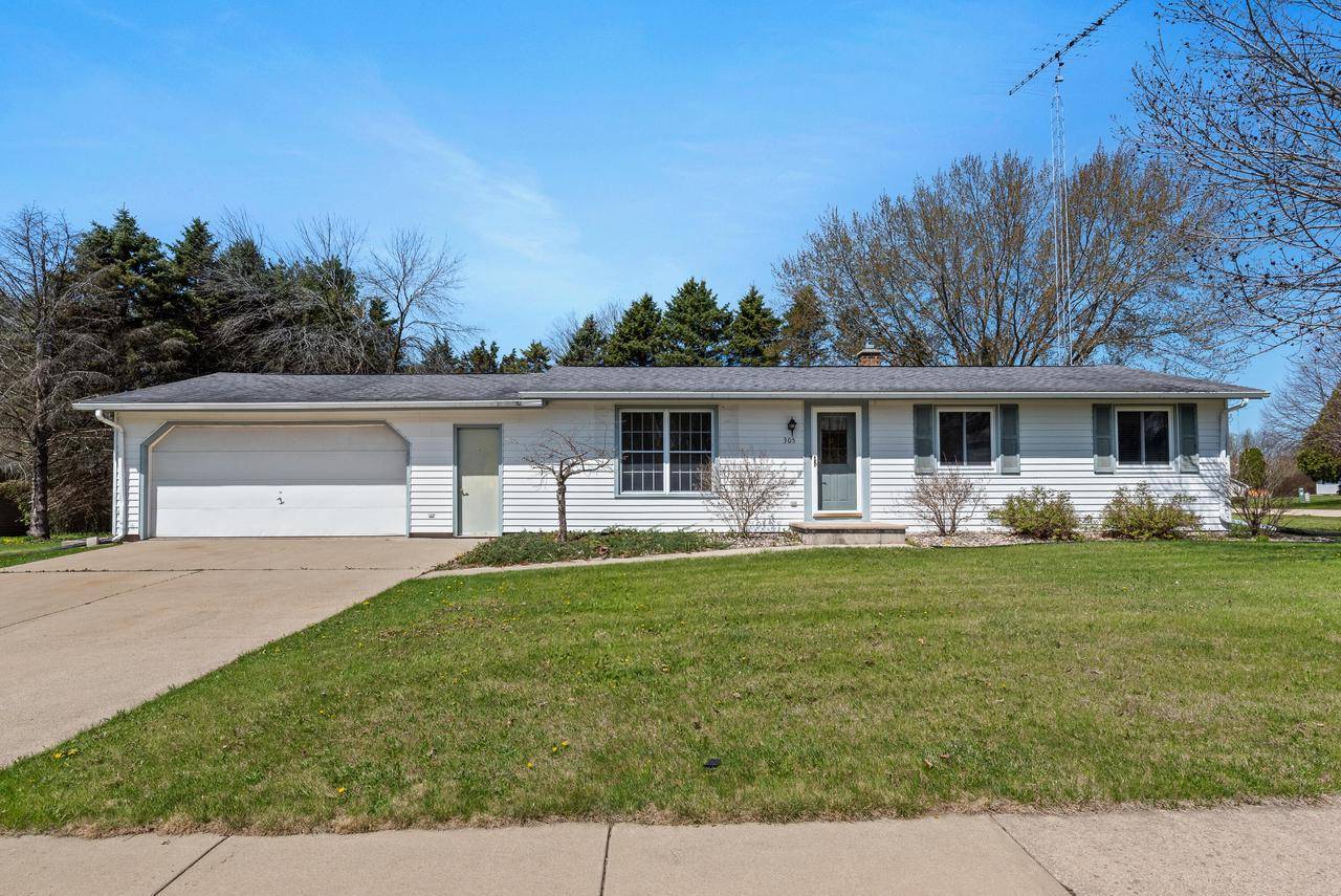 305 Hill ROAD, Rosendale, WI 54974