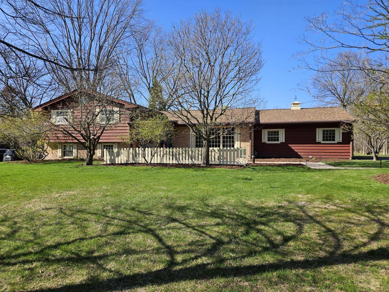 2336 W Chestnut ROAD, Mequon, WI 53092