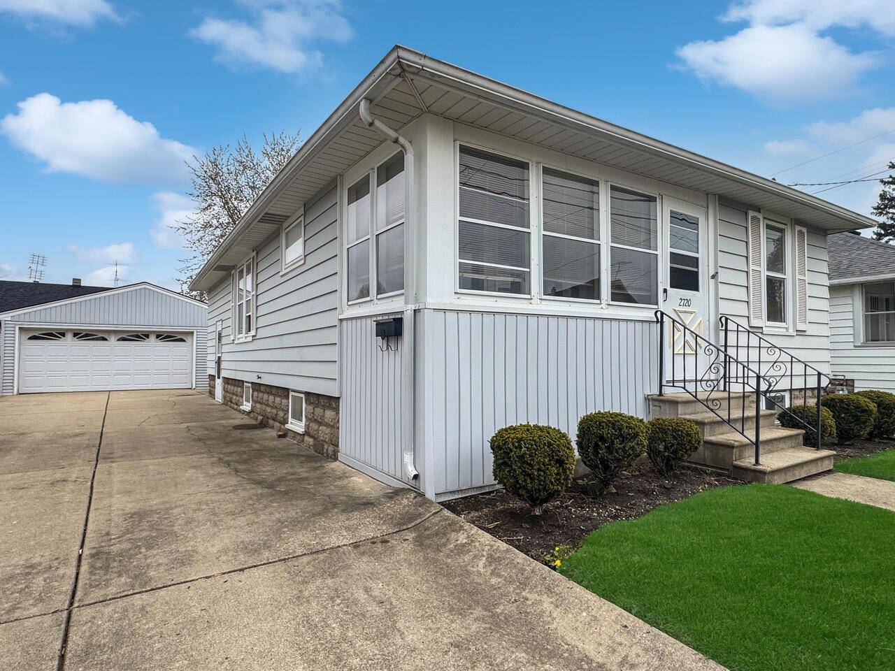 2720 73rd STREET, Kenosha, WI 53143