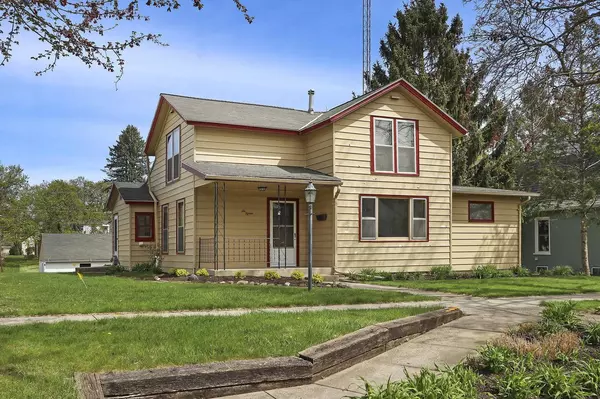 615 Water STREET, Lake Geneva, WI 53147