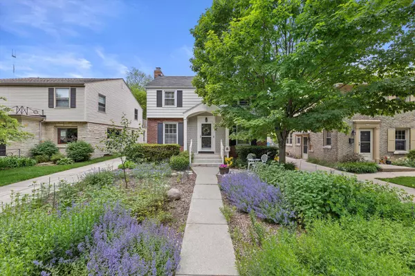 Whitefish Bay, WI 53211,4773 N Marlborough DRIVE