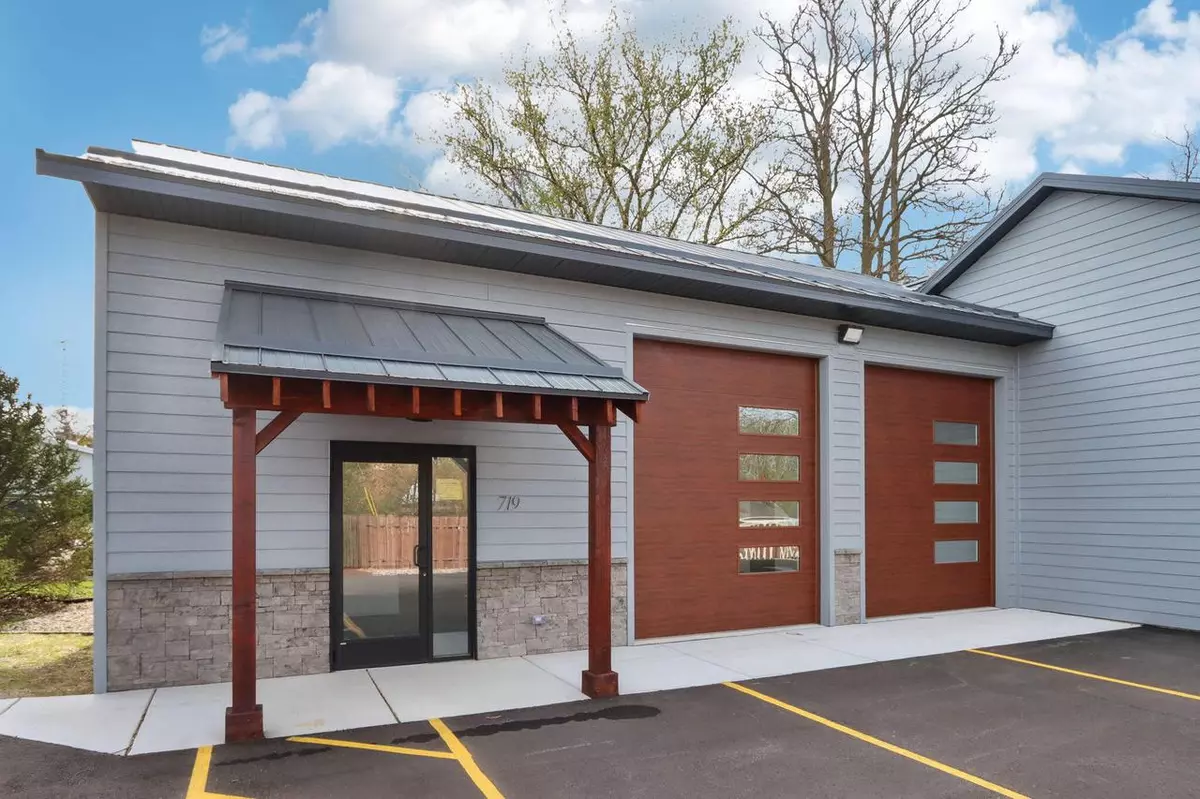 Watertown, WI 53094,719 W Main STREET