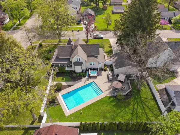 406 Haskins STREET, Lake Geneva, WI 53147