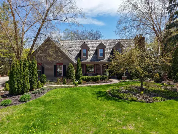 8266 S Country Club CIRCLE, Franklin, WI 53132