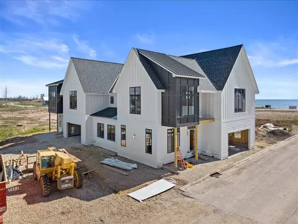 Port Washington, WI 53074,496 Bastle Wynd #9