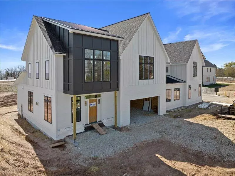 Port Washington, WI 53074,496 Bastle Wynd #9