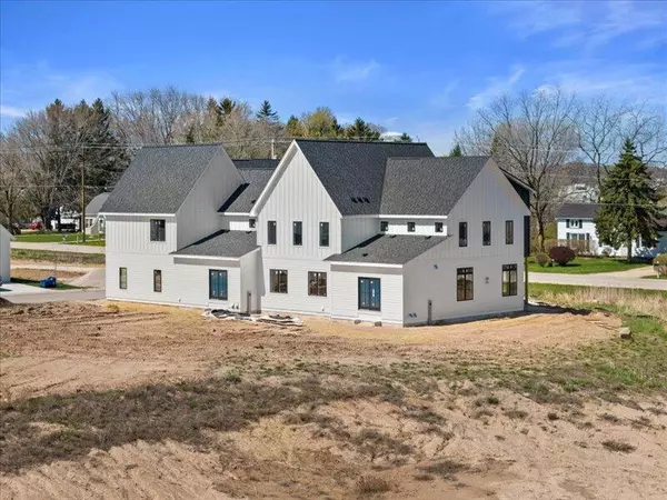 498 Bastle Wynd #10, Port Washington, WI 53074