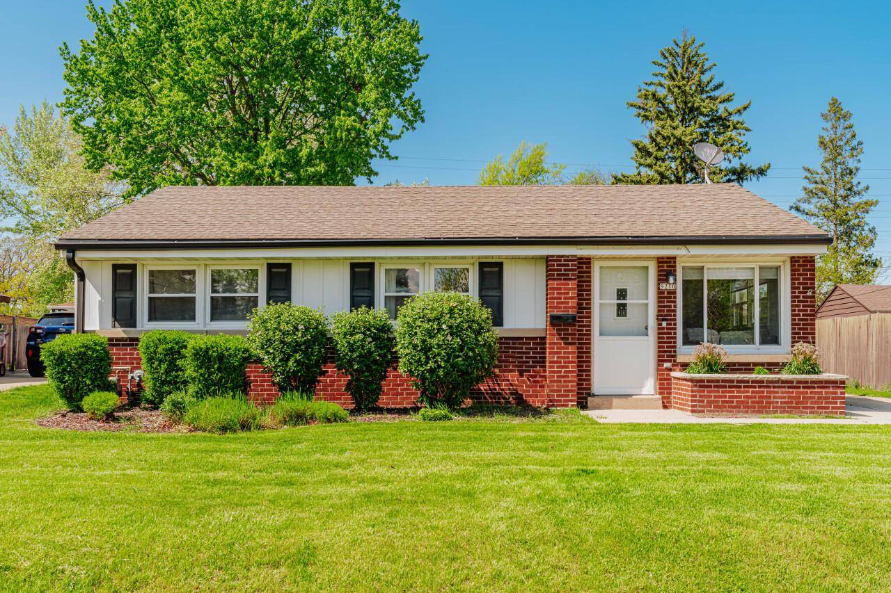 9210 W Dixon STREET, Milwaukee, WI 53214
