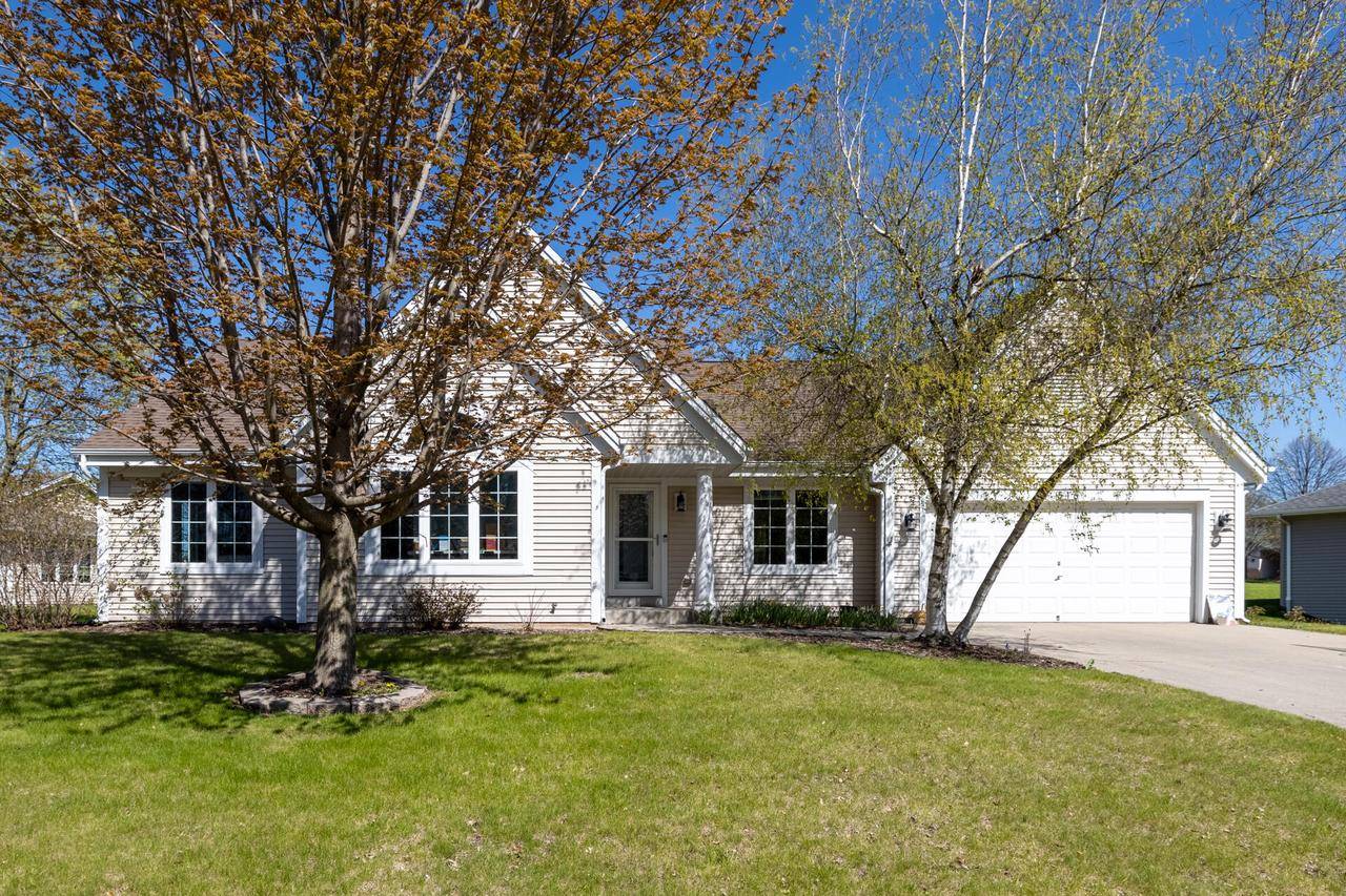 516 Sara's COURT, Slinger, WI 53086