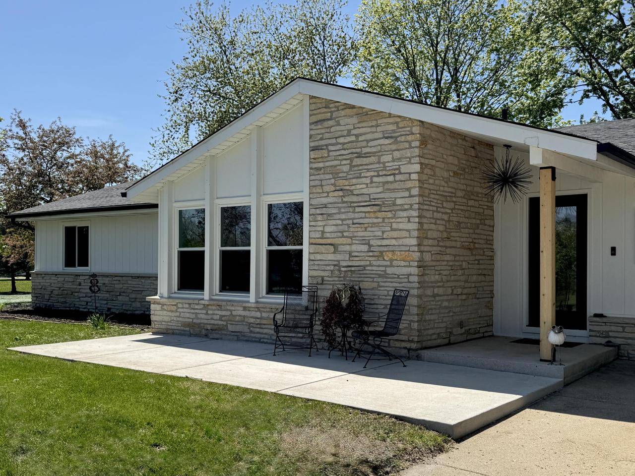 1421 N Golden Lake ROAD, Summit, WI 53066