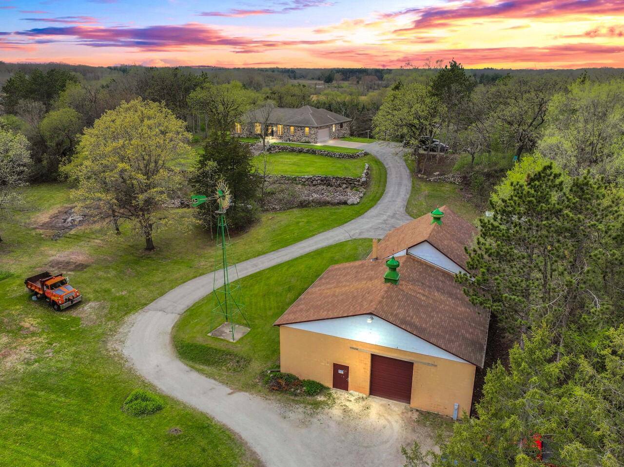 W325S10557 Beulah ROAD, Mukwonago, WI 53149
