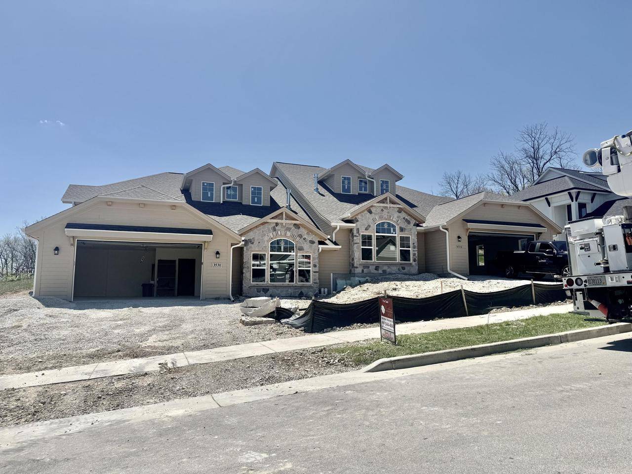 3531 Hawthorn Hill DRIVE, Waukesha, WI 53189