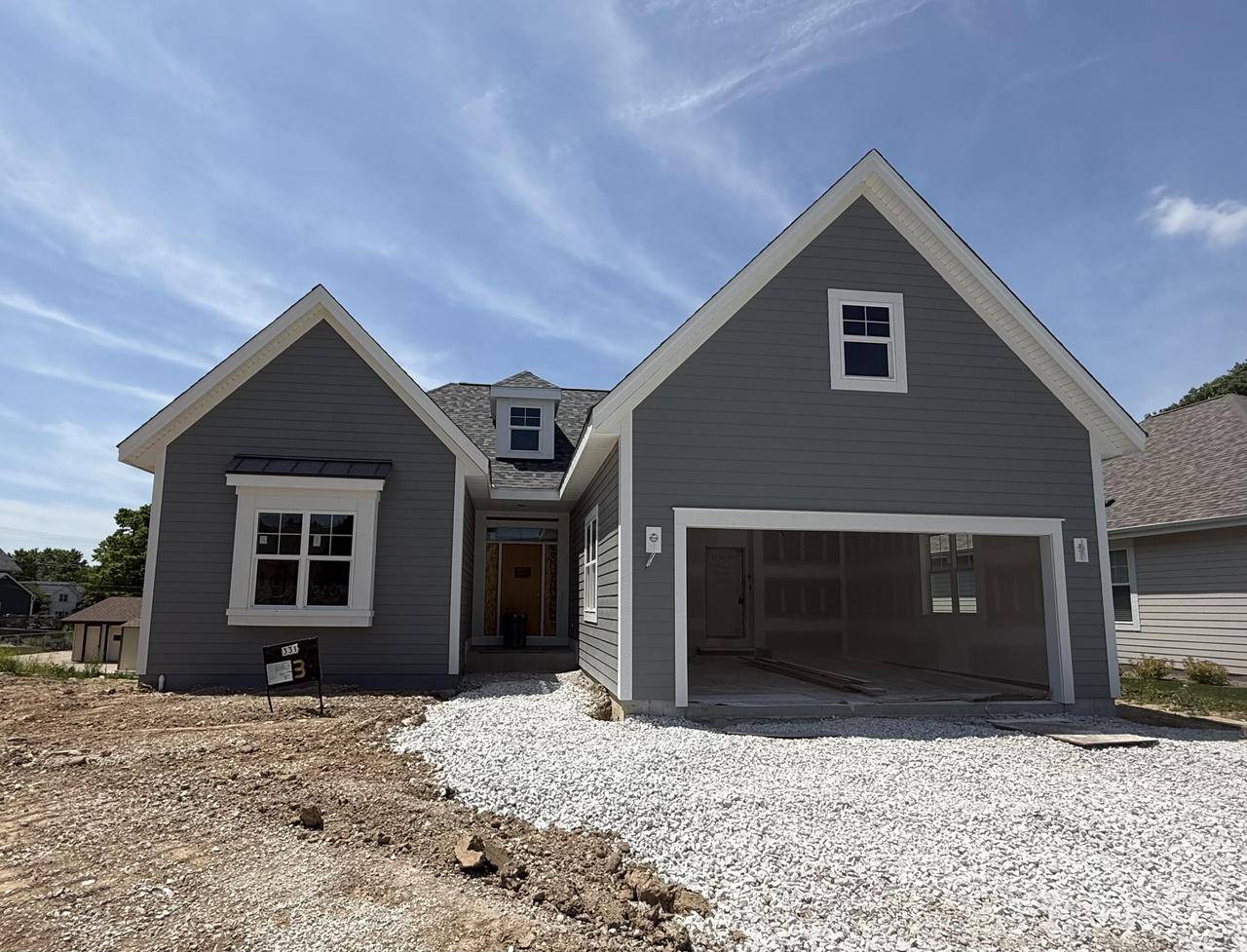 331 Sandy CIRCLE, Pewaukee, WI 53072