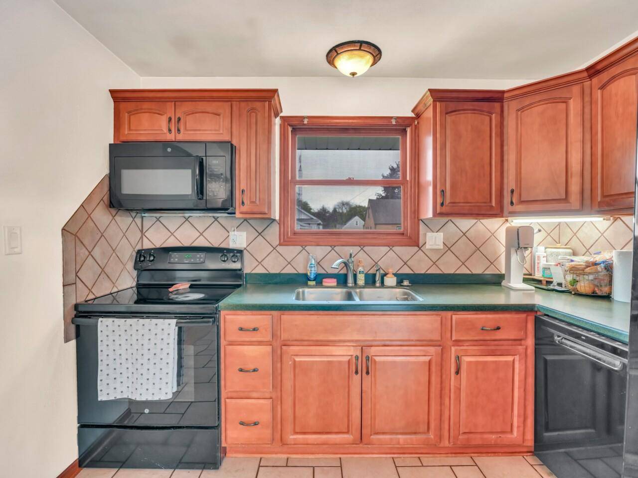 Kenosha, WI 53140,2617 28th STREET
