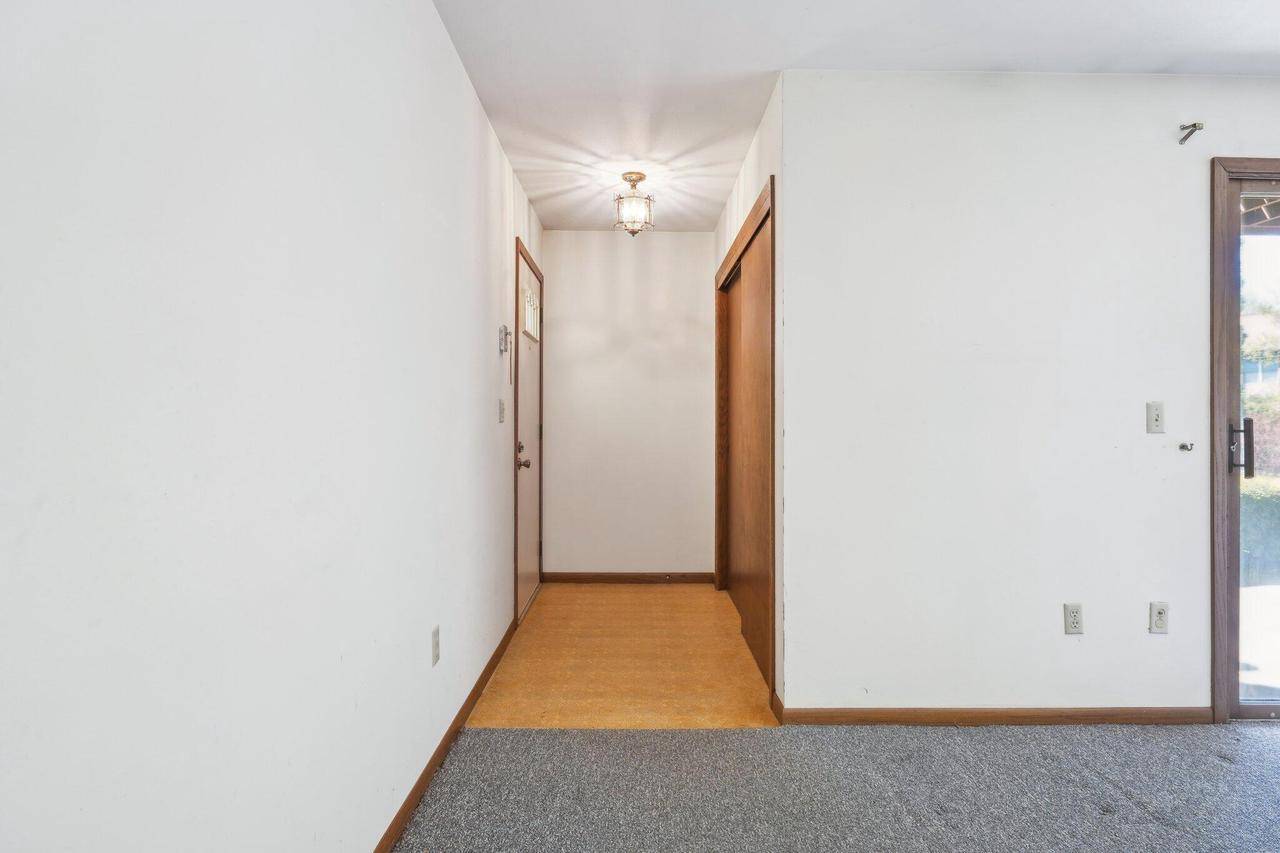 Oak Creek, WI 53154,3545 E Oakshire DRIVE #F