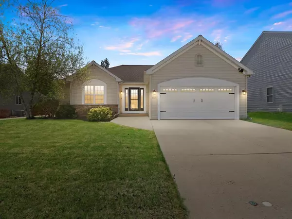 1537 Whitewater DRIVE, West Bend, WI 53095