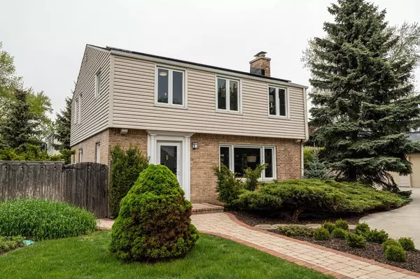 130 W Day AVENUE, Whitefish Bay, WI 53217