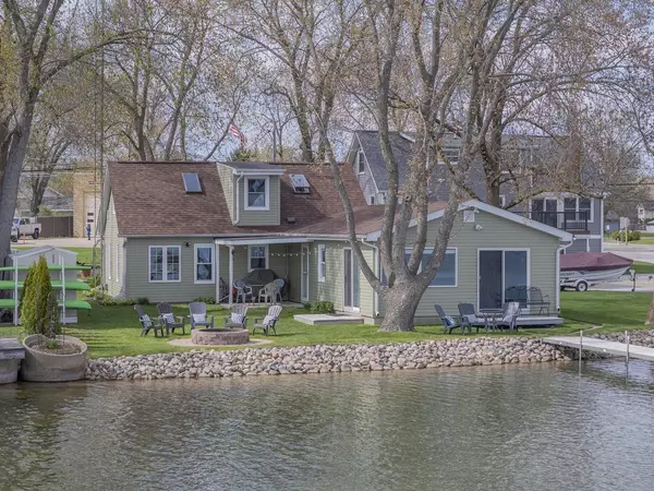544 N Cogswell DRIVE, Silver Lake, WI 53170