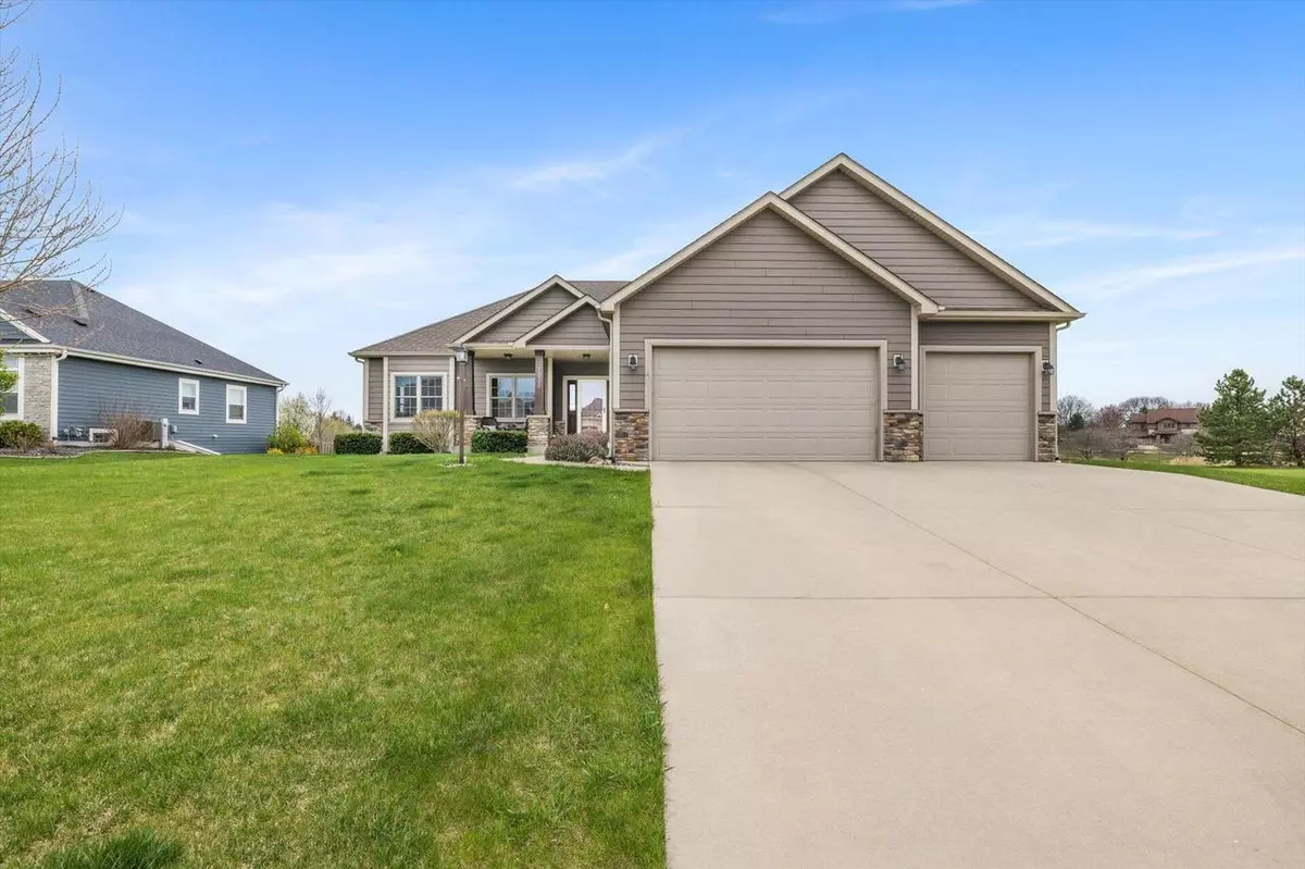 Oak Creek, WI 53154,1035 E Peach Tree LANE