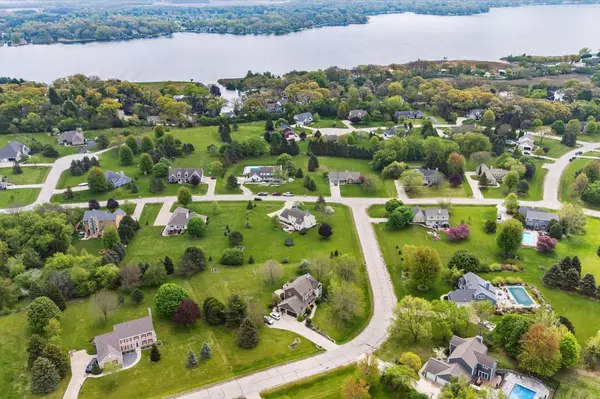 Nashotah, WI 53058,N39W32890 High Hill COURT