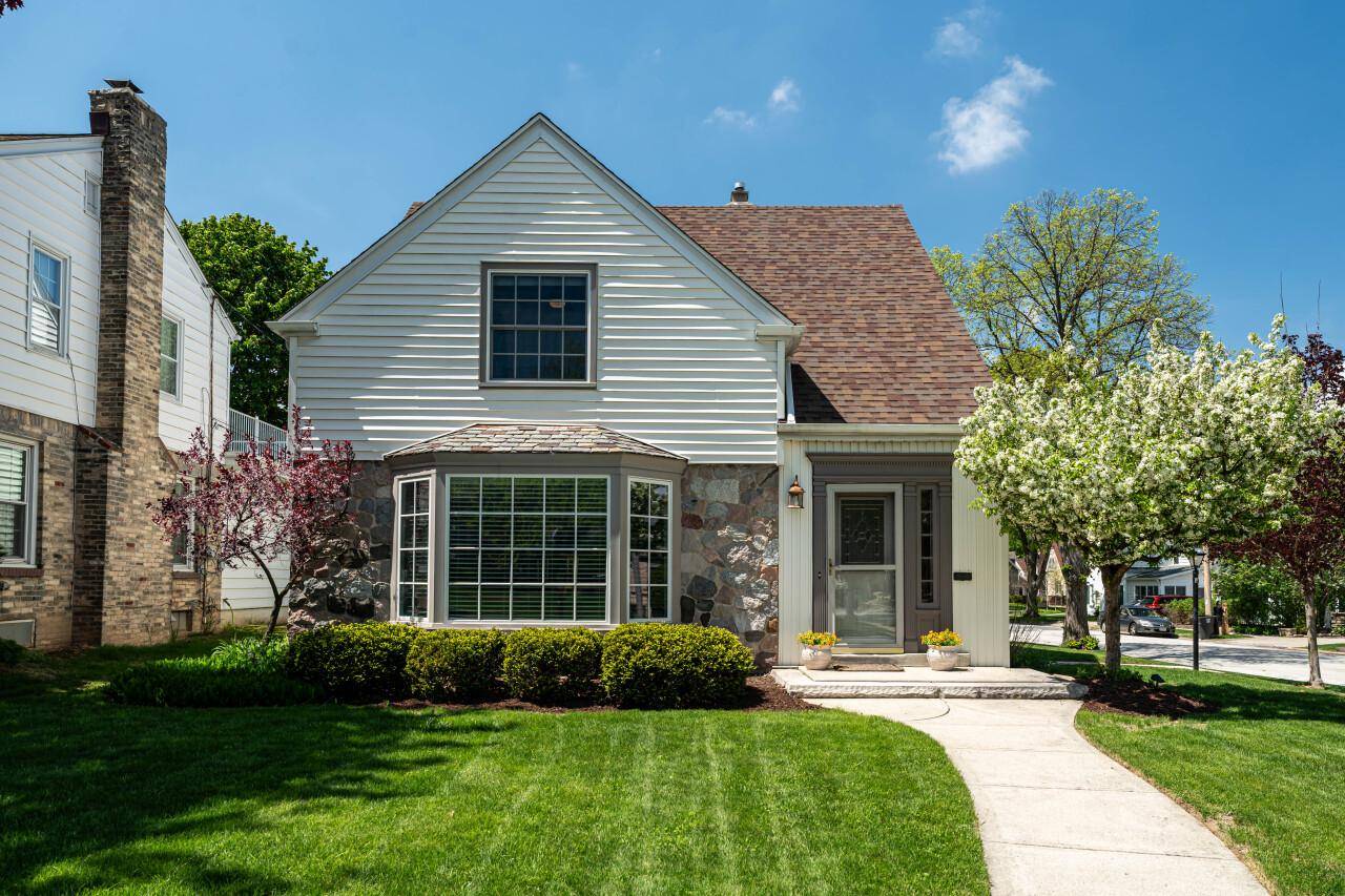 2577 N 89th STREET, Wauwatosa, WI 53226