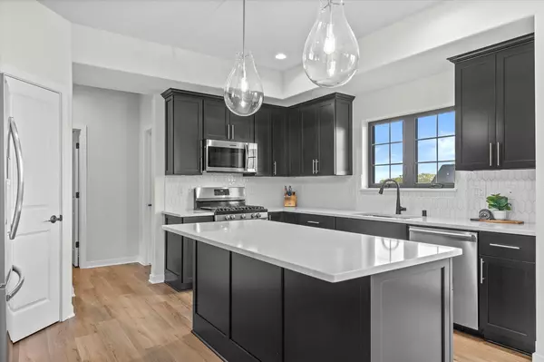 Mukwonago, WI 53149,728 Prairie Hill AVENUE