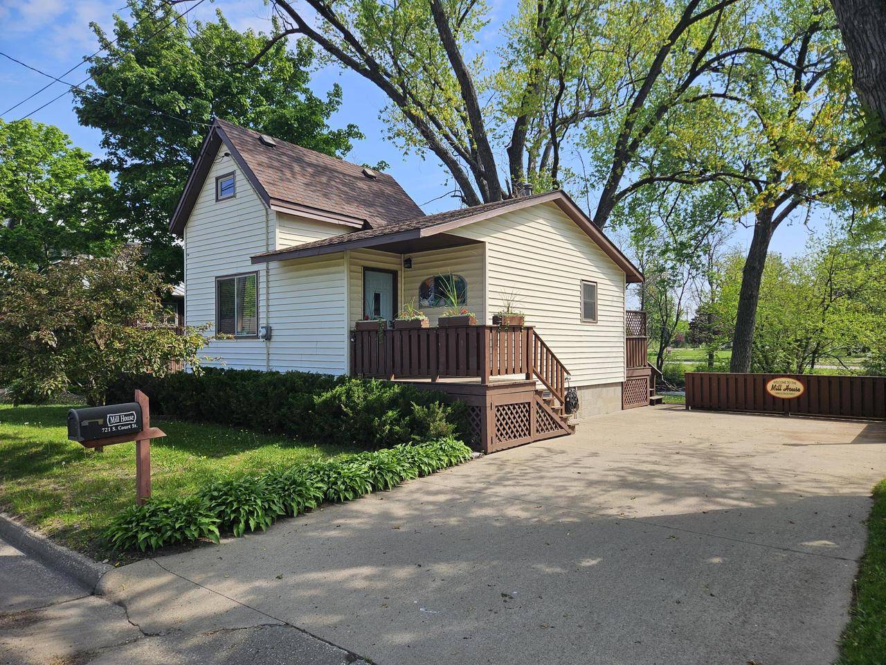 721 S Court St, Sparta, WI 54656