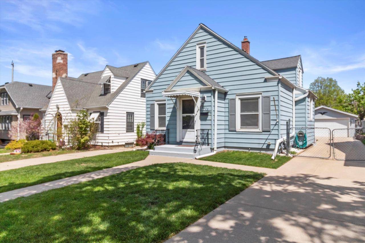 1424 S 88th STREET, West Allis, WI 53214