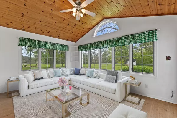 S67W32842 Westgate COURT, Mukwonago, WI 53149