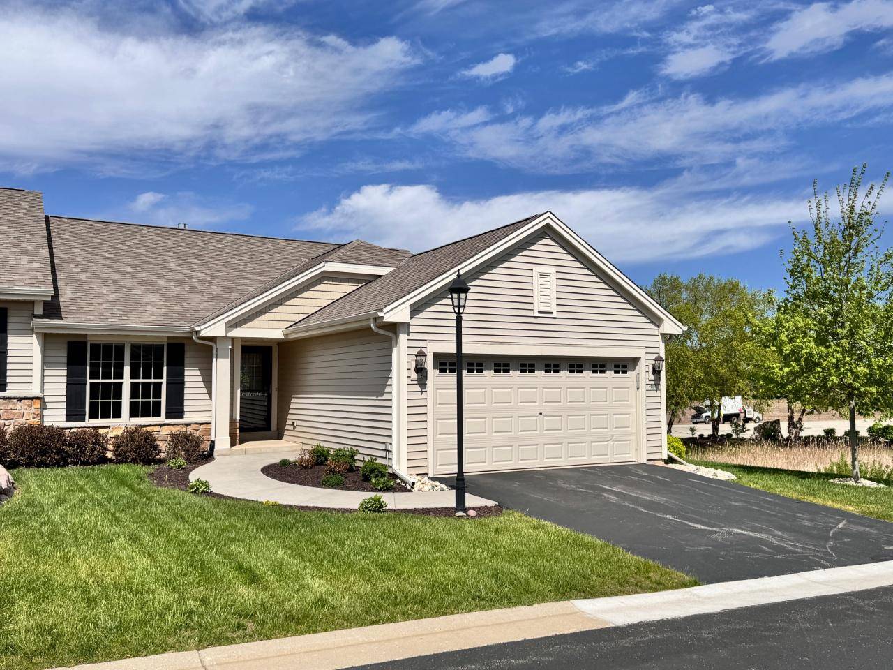 494 Woodfield CIRCLE, Waterford, WI 53185