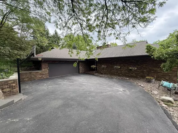 N1961 Hickory LANE, La Crosse, WI 54601