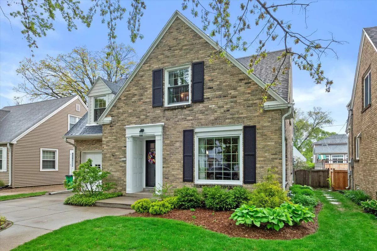 Whitefish Bay, WI 53217,5512 N Kent AVENUE