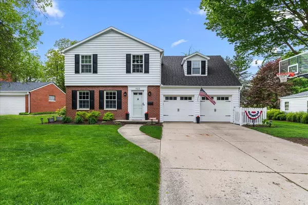 822 Highlandview DRIVE, West Bend, WI 53095