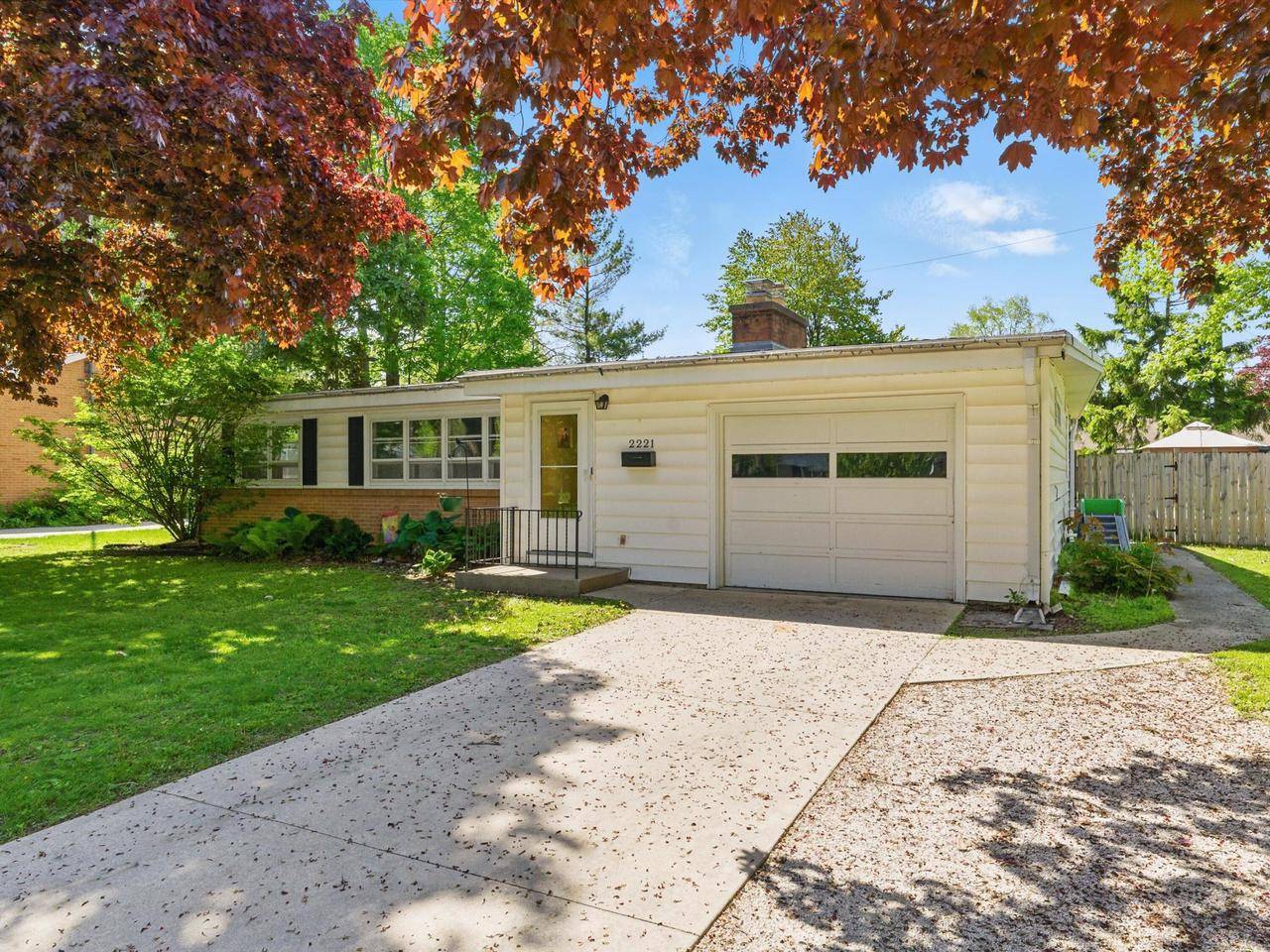 2221 Rheaume ROAD, Manitowoc, WI 54220