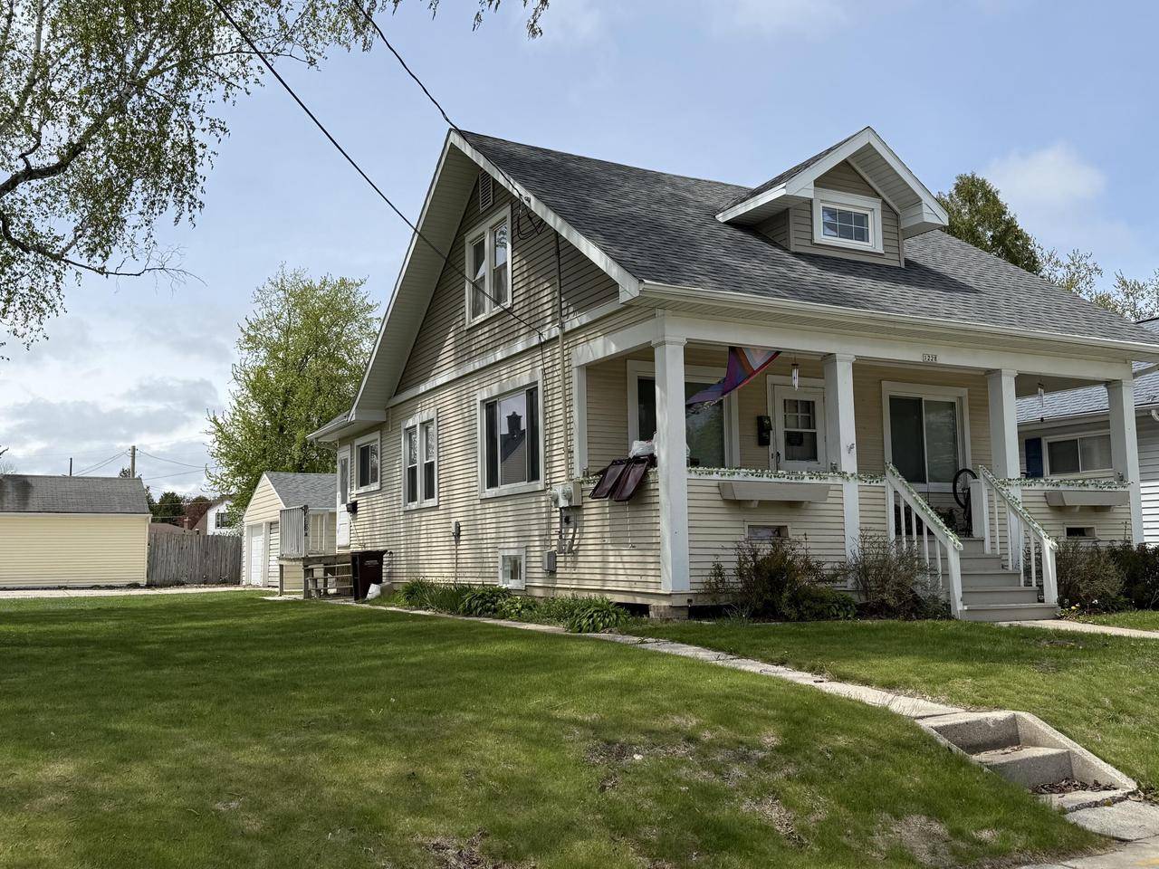 Manitowoc, WI 54220,1228 N 18th STREET