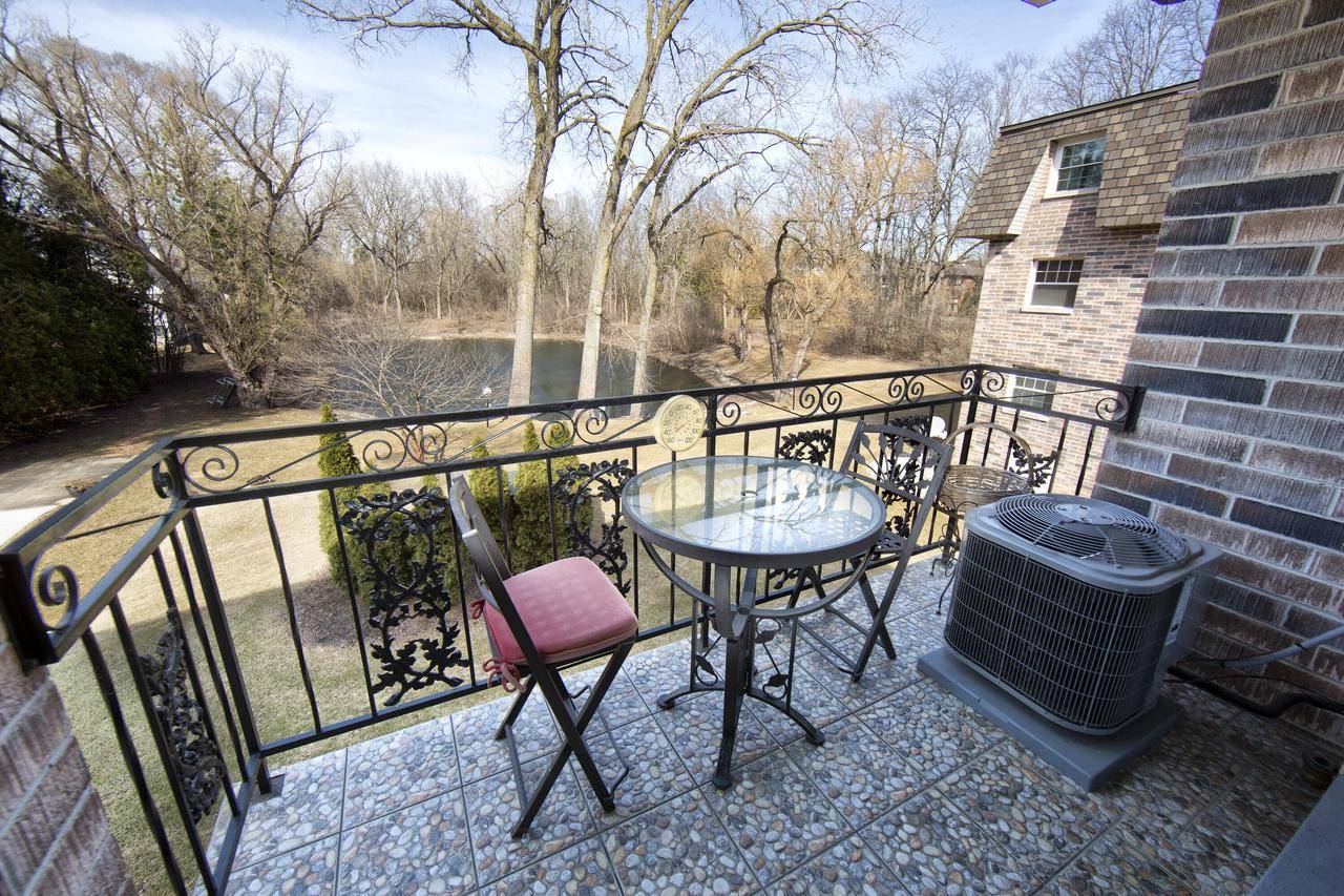 1730 W Green Tree ROAD #204, Glendale, WI 53209