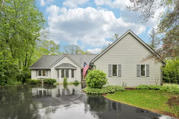 4610 S 124th STREET, Greenfield, WI 53228