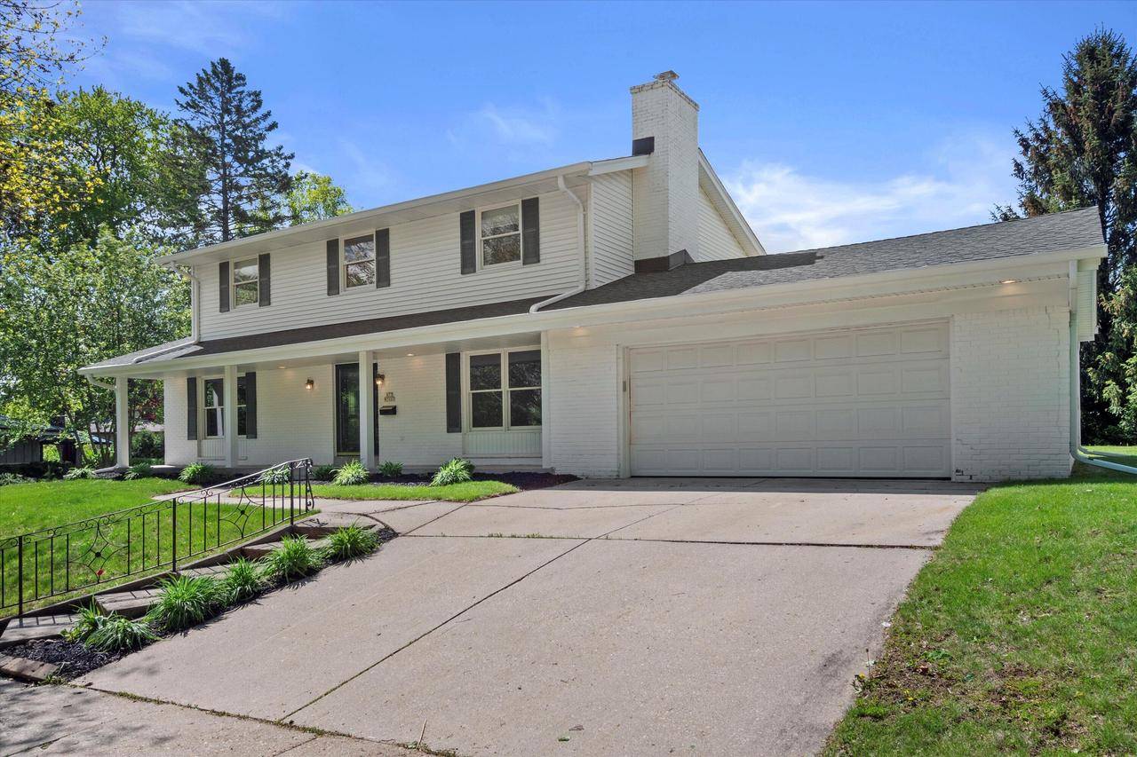 N77W7007 Oak STREET, Cedarburg, WI 53012