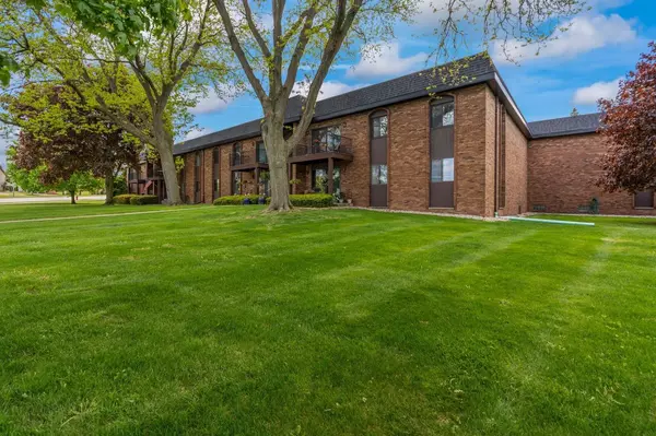 Greenfield, WI 53228,5165 S Root River PARKWAY