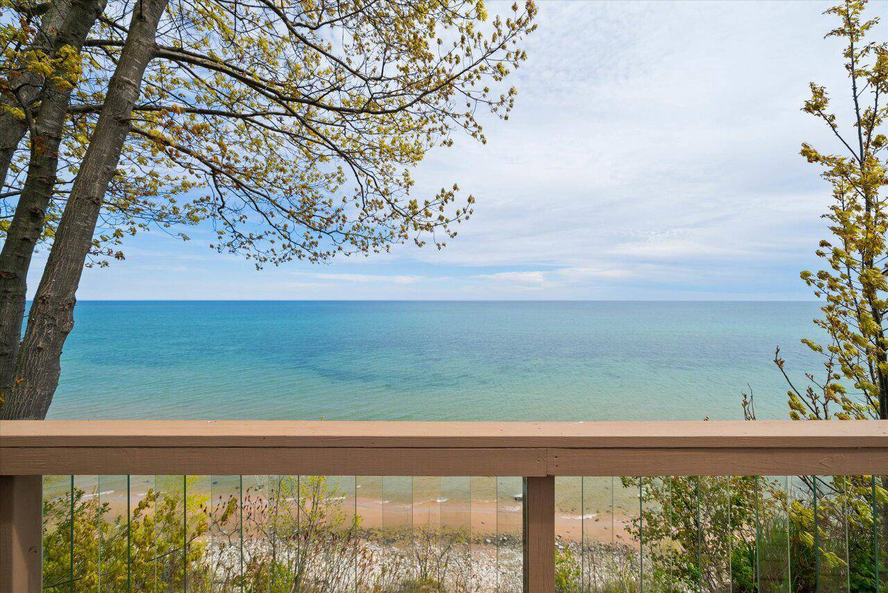 4320 High Point Beach LANE, Port Washington, WI 53074