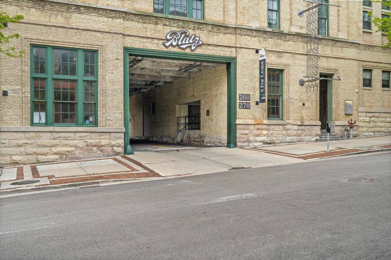 Milwaukee, WI 53202,270 E Highland AVENUE #1031