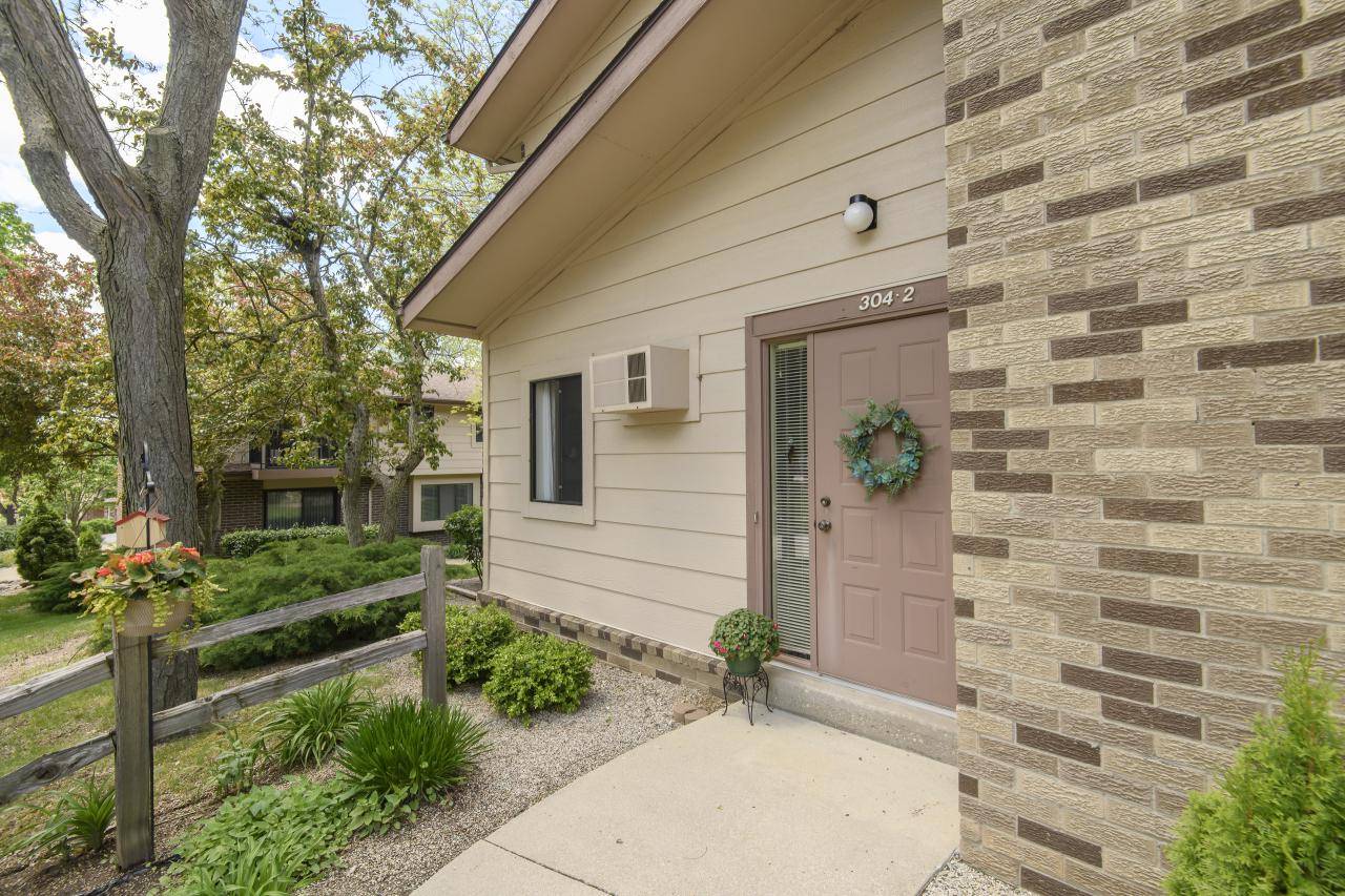 304 Sheffield ROAD #2, Waukesha, WI 53186