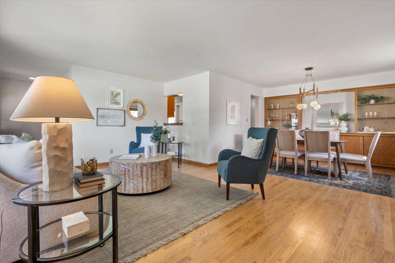 Glendale, WI 53217,1150 W Glen River ROAD