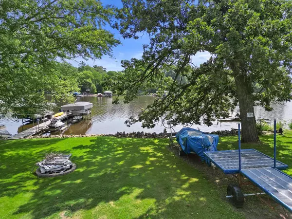 4816 Riverside ROAD, Waterford, WI 53185