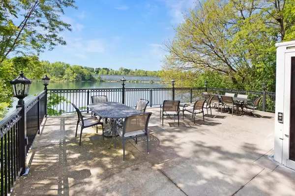 Okauchee, WI 53069,N51W34861 Wisconsin AVENUE #1120