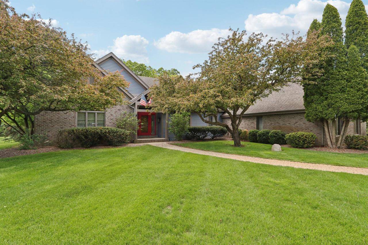 W313N4961 Chapel Ridge ROAD, Hartland, WI 53029