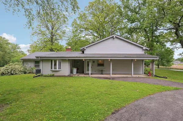 954 N Dousman ROAD, Summit, WI 53066