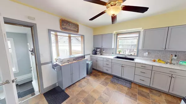 Two Rivers, WI 54241,2107 Monroe STREET